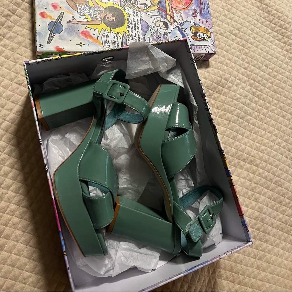 Jeffrey Campbell Amma Platform Sandal Dusty Green patent leather size 9.5